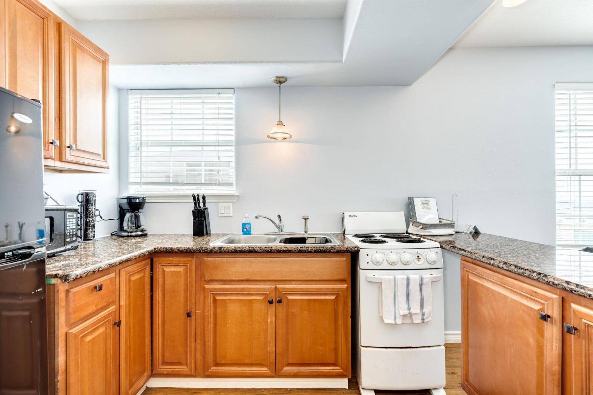 Unobstructed Oceanfront Sea Turtle Unit 2 Beach Pad! Surfside Beach Buitenkant foto