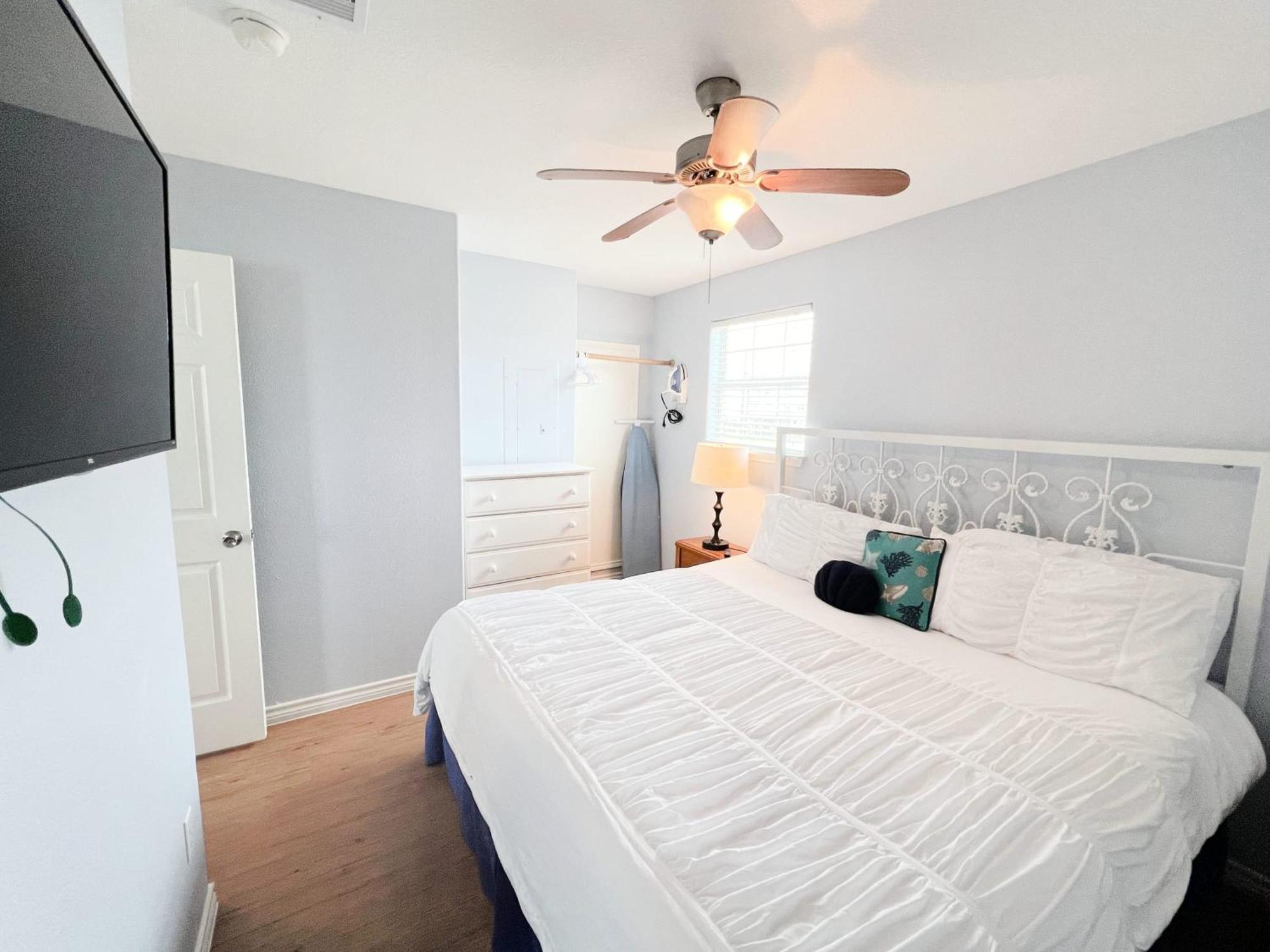 Unobstructed Oceanfront Sea Turtle Unit 2 Beach Pad! Surfside Beach Buitenkant foto
